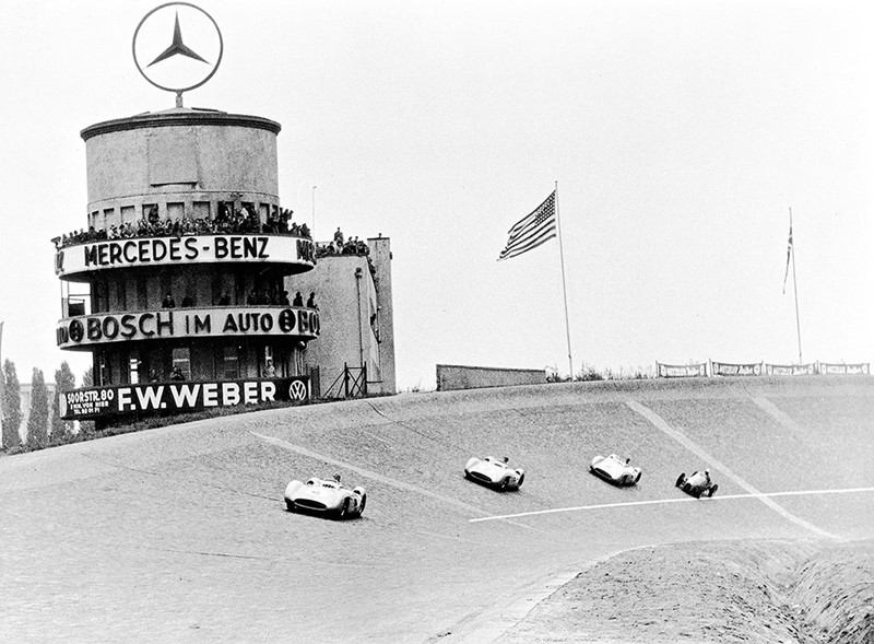 Berlinska staza Avus (Automobil-Verkehrs und Übungsstrasse) na fotografiji iz rujna 1954.