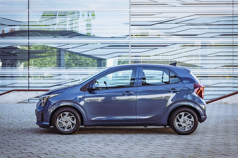 Slabiji pogonski motor dolazi u konfiguraciji četiri sjedala dok je peto samo kod snažnije verzije