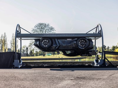 McMurtry Spéirling prvi je automobil koji je vozio po stropu